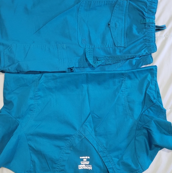 Maevn Scrub sets - Picture 2 of 15